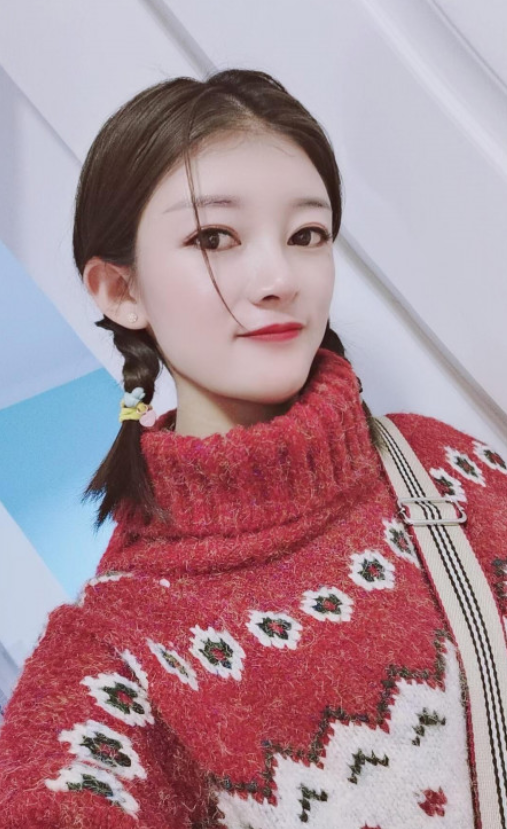 回锅的苗条白净的小可爱